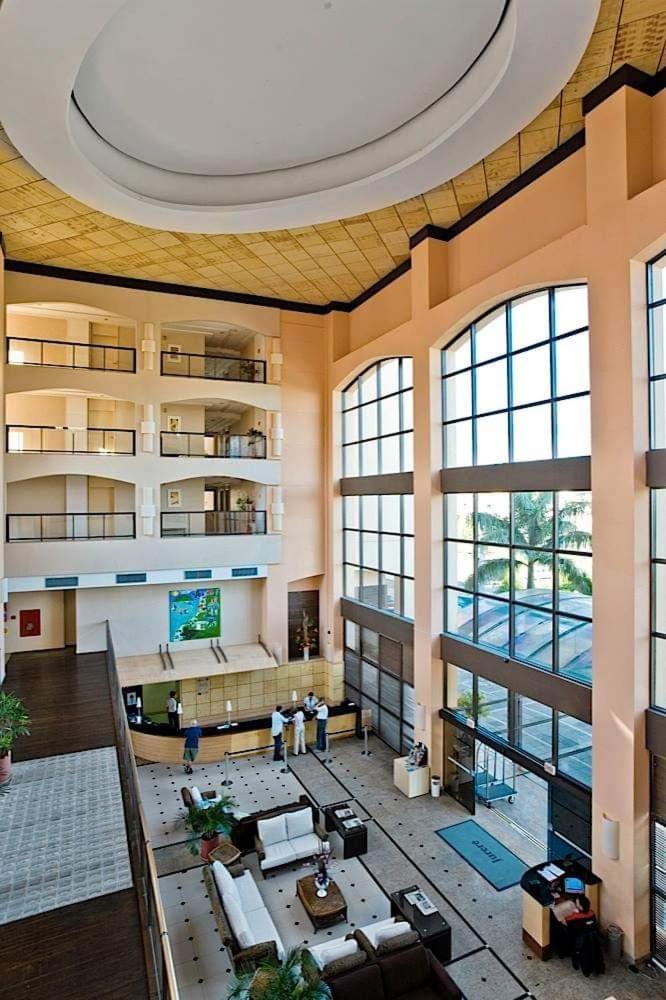 Apto Pes Na Areia Em Hotel Jurere Beach Jurere Internacional フロリアノポリス エクステリア 写真