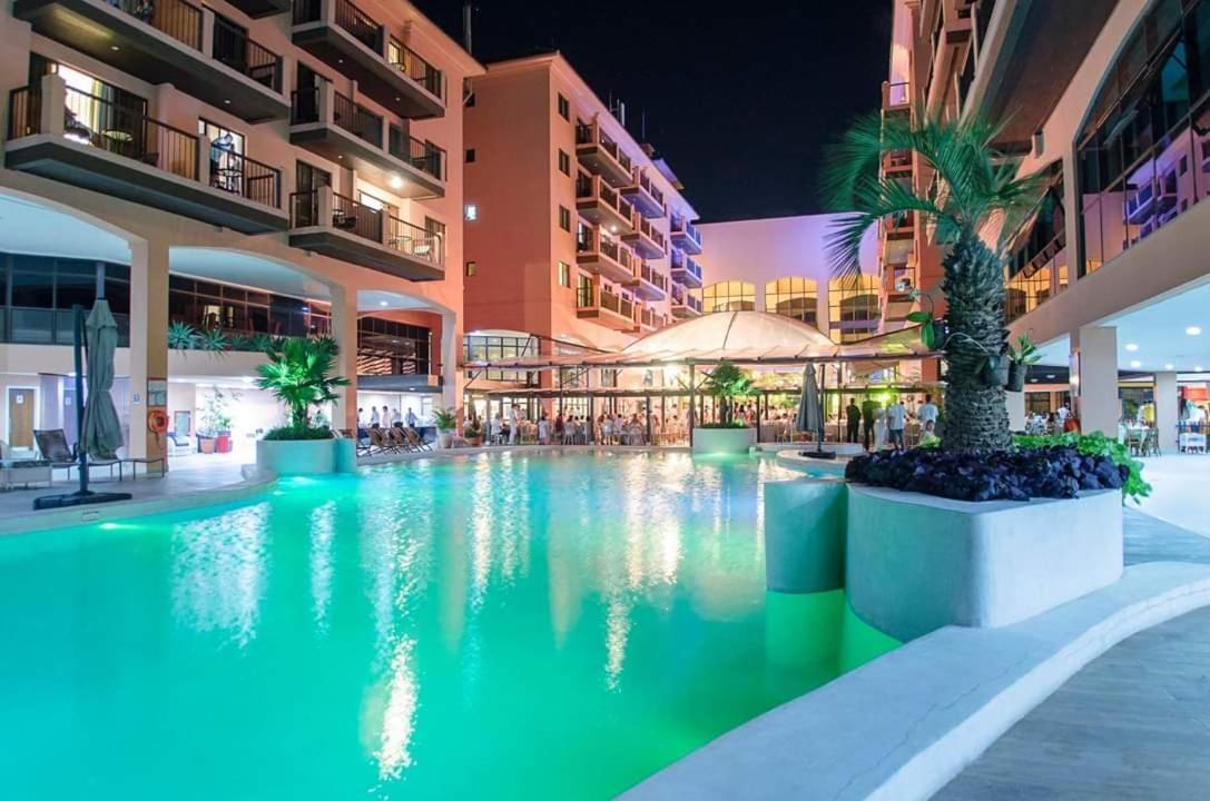 Apto Pes Na Areia Em Hotel Jurere Beach Jurere Internacional フロリアノポリス エクステリア 写真