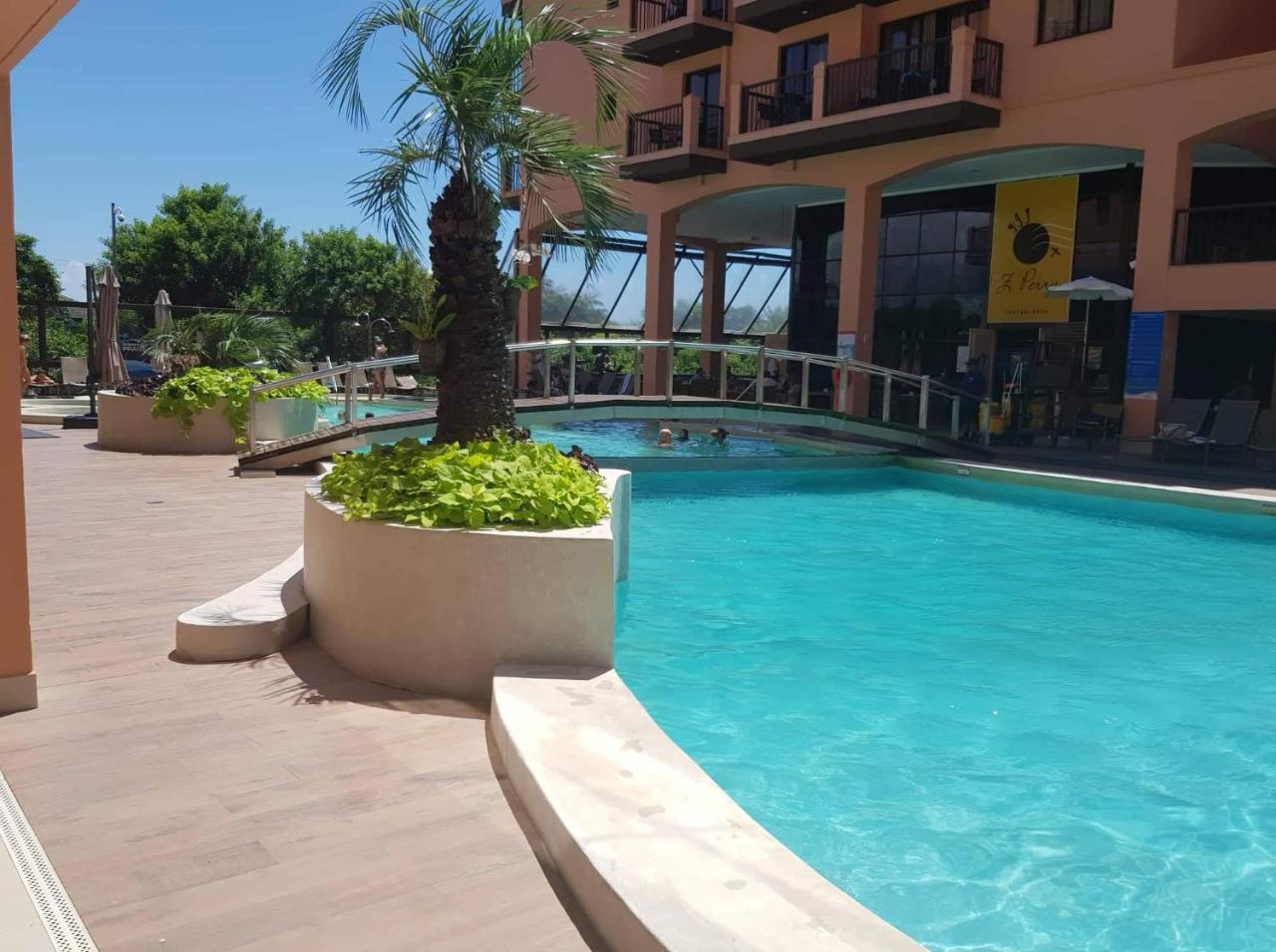 Apto Pes Na Areia Em Hotel Jurere Beach Jurere Internacional フロリアノポリス エクステリア 写真